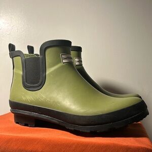 Short Rain boots size 9 green Smith & Hawken